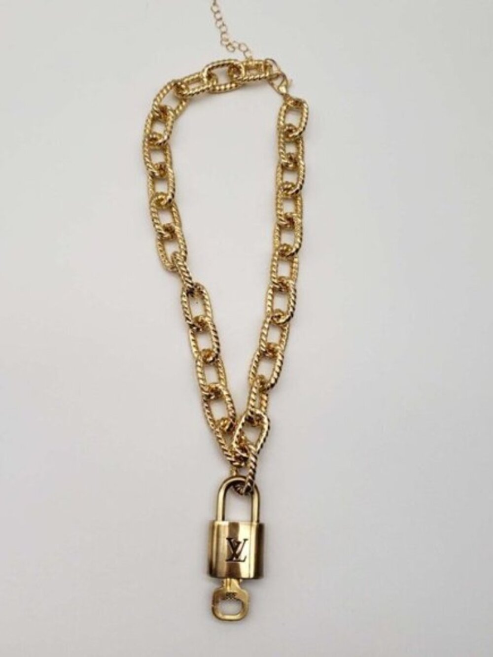 Gold-Plated Necklace with Authentic Louis Vuitton Padlock - Picture 9 of 11